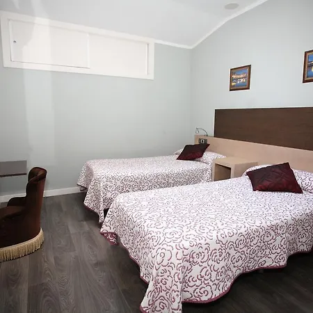 بيت ضيافة Jade كاسترو أورديالس